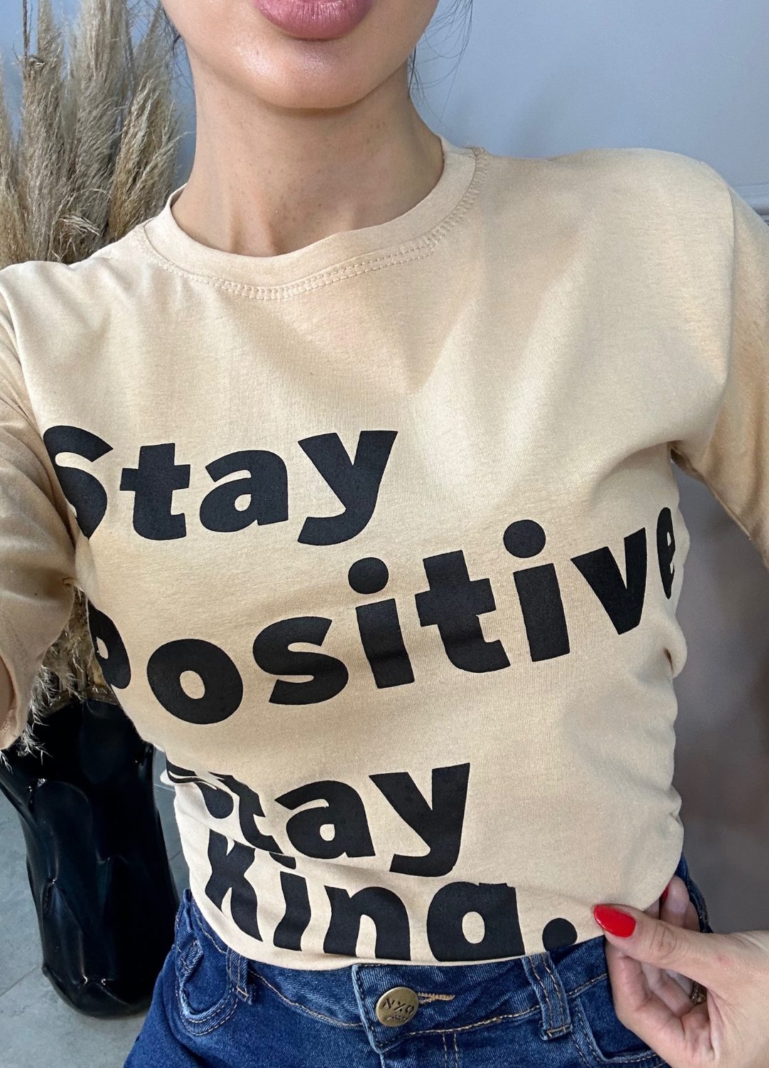 T-shirt Stay Positive – Nude – Rede Guria Store